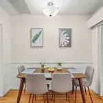Dazzling Westside 4 Bedroom Home-Minutes To The Beach