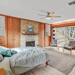 Dazzling Westside 4 Bedroom Home-Minutes To The Beach