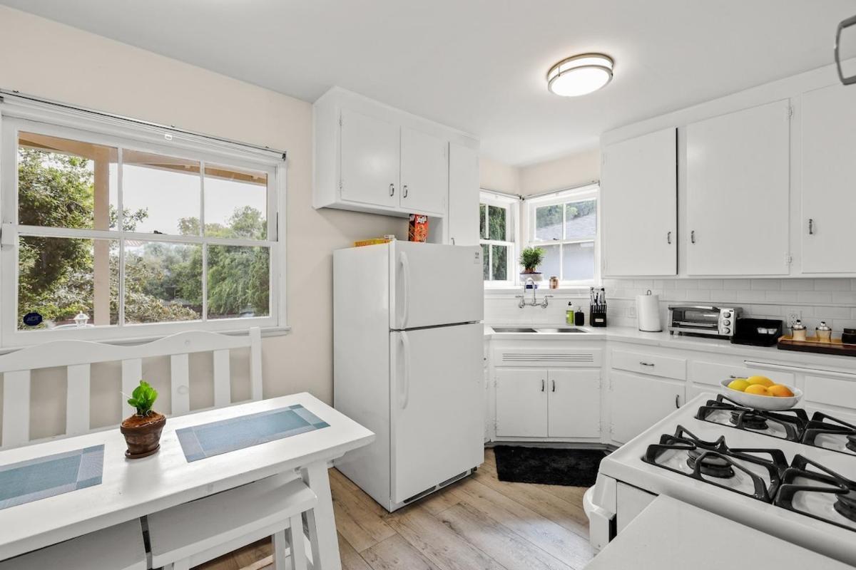 Vakantiehuis Dazzling Westside 4 Bedroom Home-minutes To The *