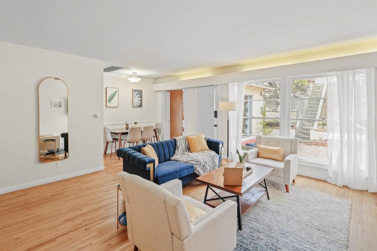 Dazzling Westside 4 Bedroom Home-minutes To The Vakantiehuis *